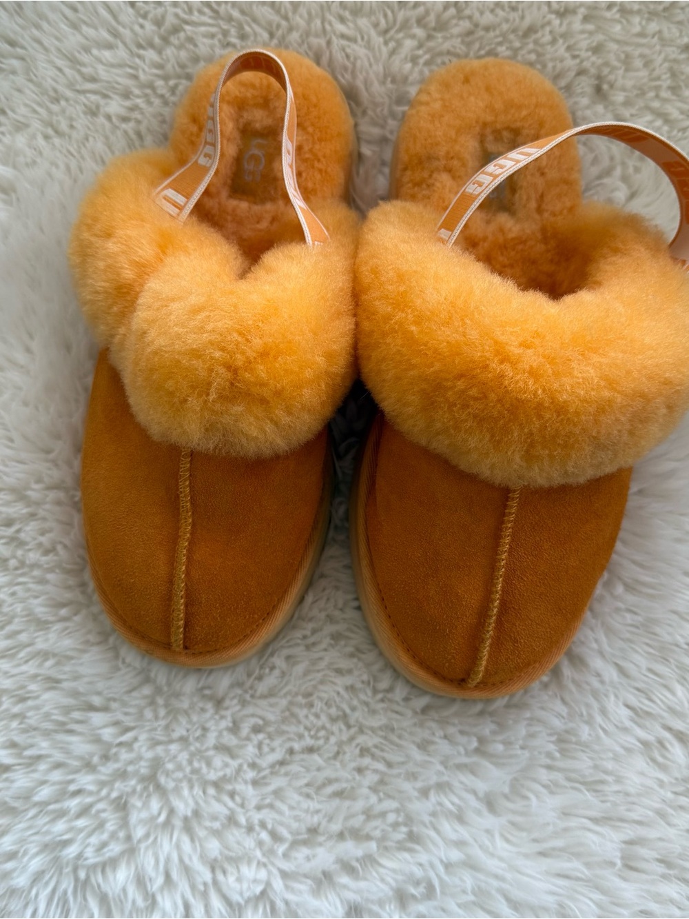 UGG Funkette in Vibrant Orange